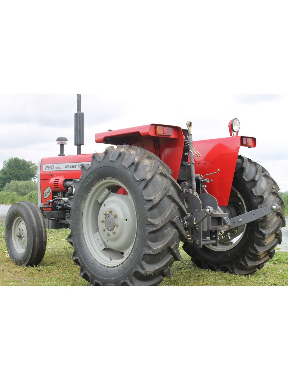 Massey-Ferguson 260 Turbo 2wd de Luxe Powersteering - View 4