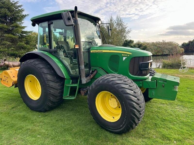 John Deere 5100R TRACTOR