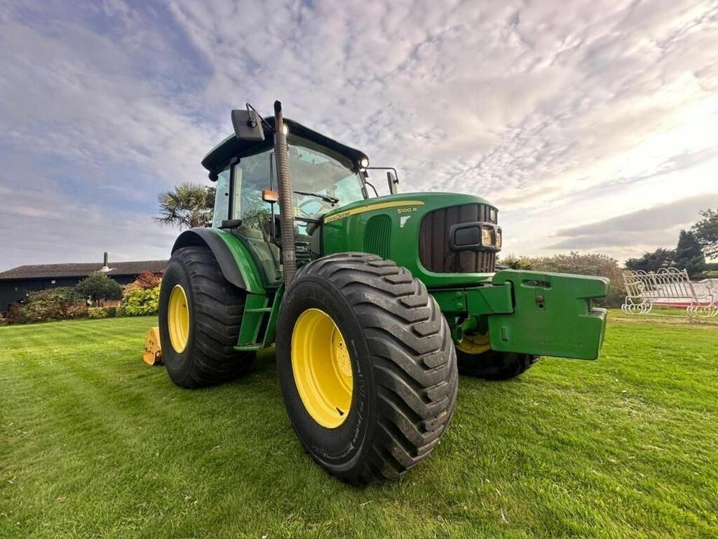 John Deere 5100R TRACTOR