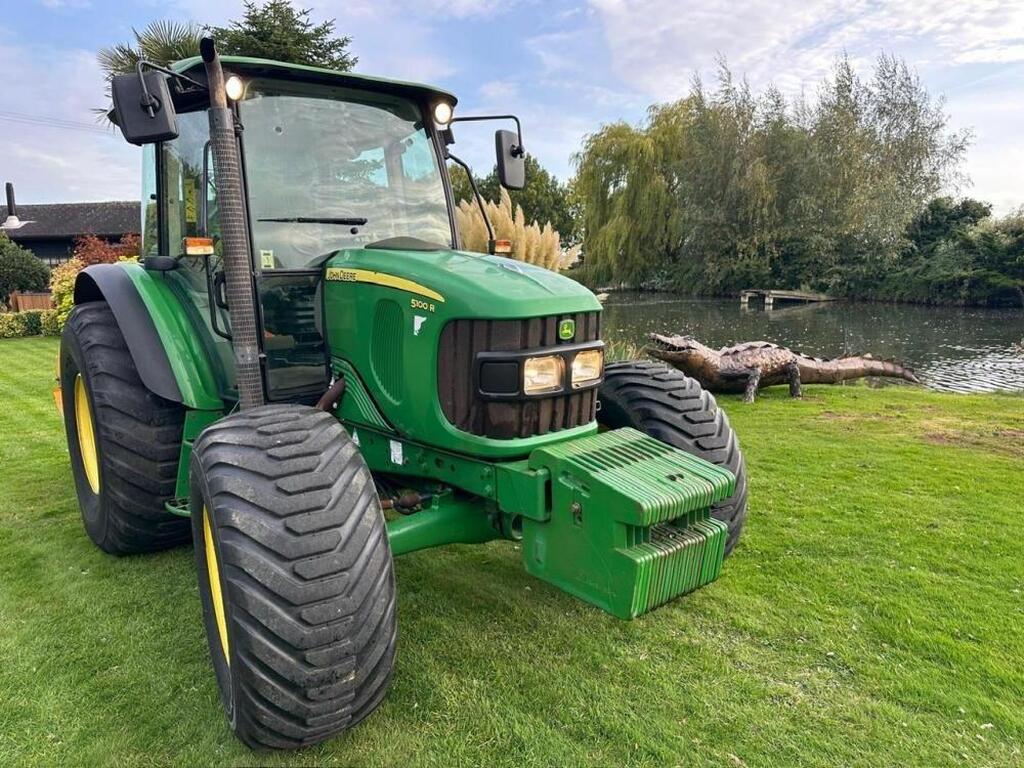 John Deere 5100R TRACTOR - View 2