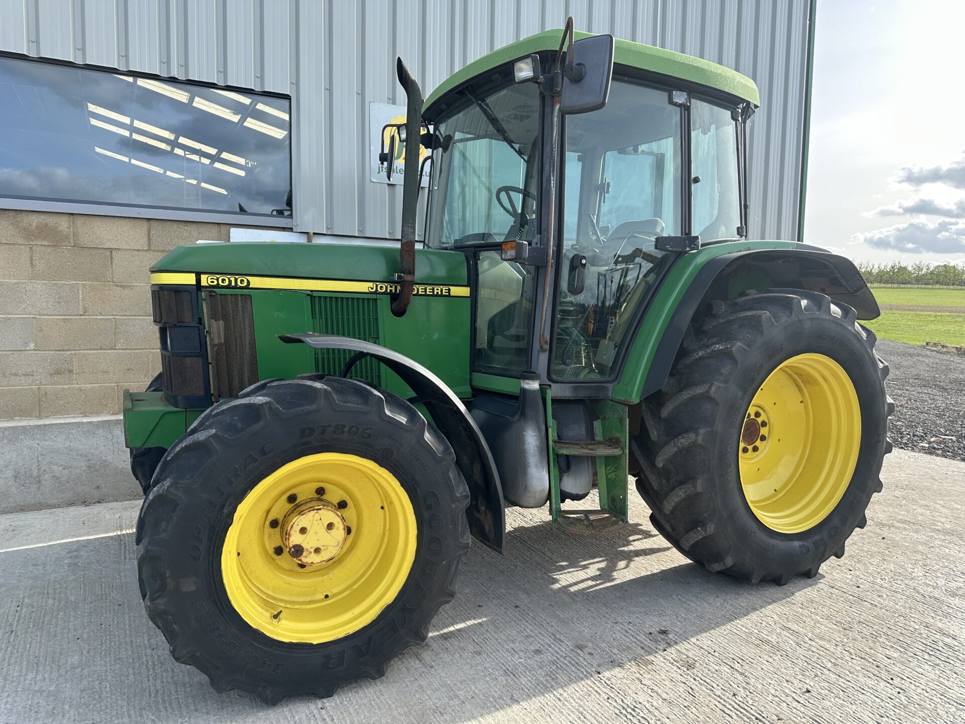 JOHN DEERE 6010 - View 6