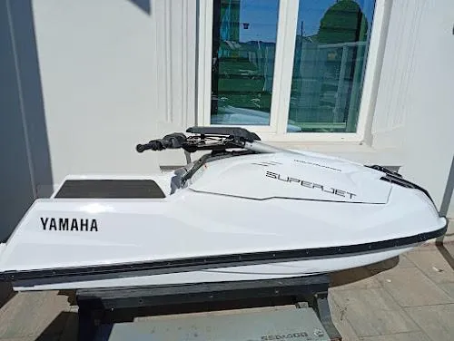 2025 Yamaha WaveRunner SuperJet - View 4